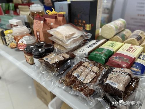 愛心助農(nóng)消費(fèi)扶貧 來(lái)鳳縣農(nóng)副產(chǎn)品展銷進(jìn)蔡甸機(jī)關(guān)單位